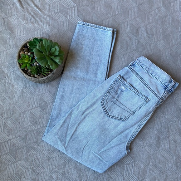 AEO High Rise Mom Jeans - Picture 2 of 4